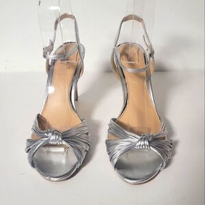 Jewel badgley mischka lady ankle strap sandal in silver metallic